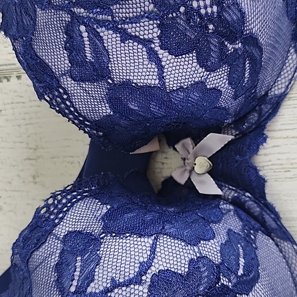 Victoria's Secret Body by Victoria lined perfect coverage blue lace bra Size 36C - Picture 2 of 10